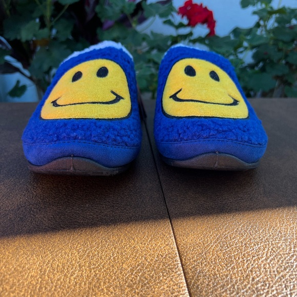 Deer‎ Stags “Slipperooz” Blue Smiley Face Slippers – Size 8M
NET - Picture 2 of 5